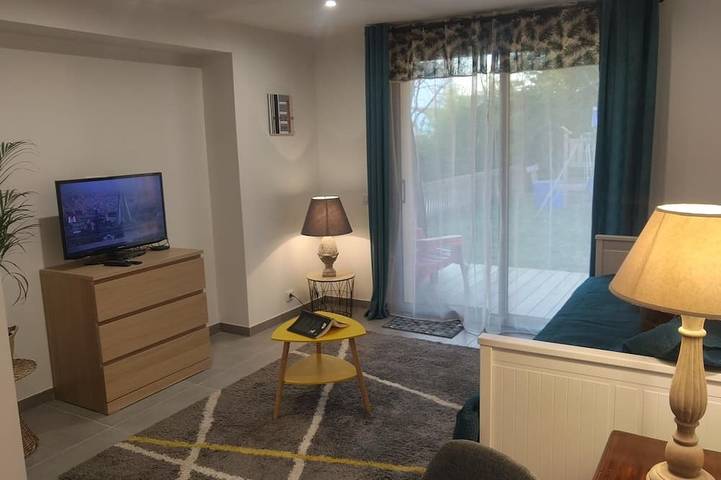 Ganze Wohnung, Beachfront studio with pool. in Châtelaillon-Plage, La Rochelle und Umgebung
