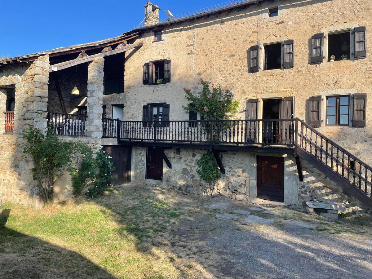 Five-Bedroom House in Enveitg, Parc naturel régional des Pyrénées catalanes