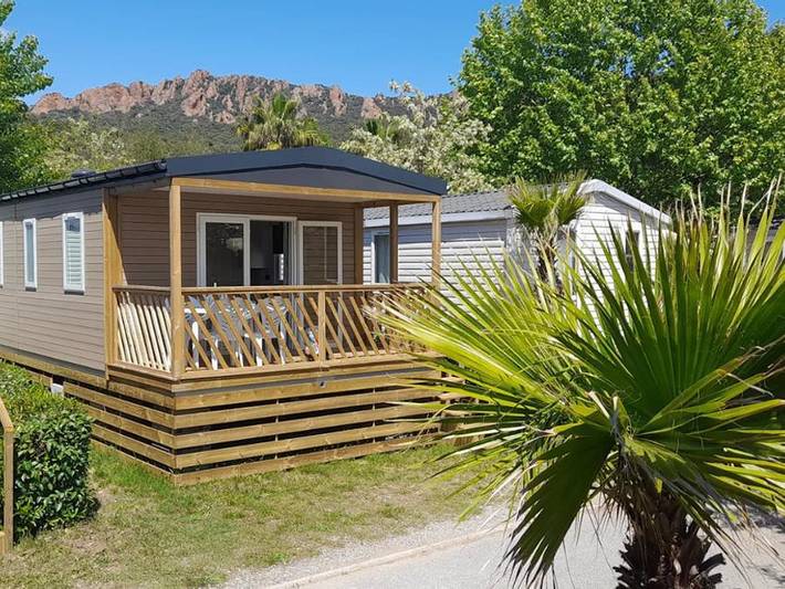 Camping pour 4 personnes, avec Bassin pour enfant dans le Var
