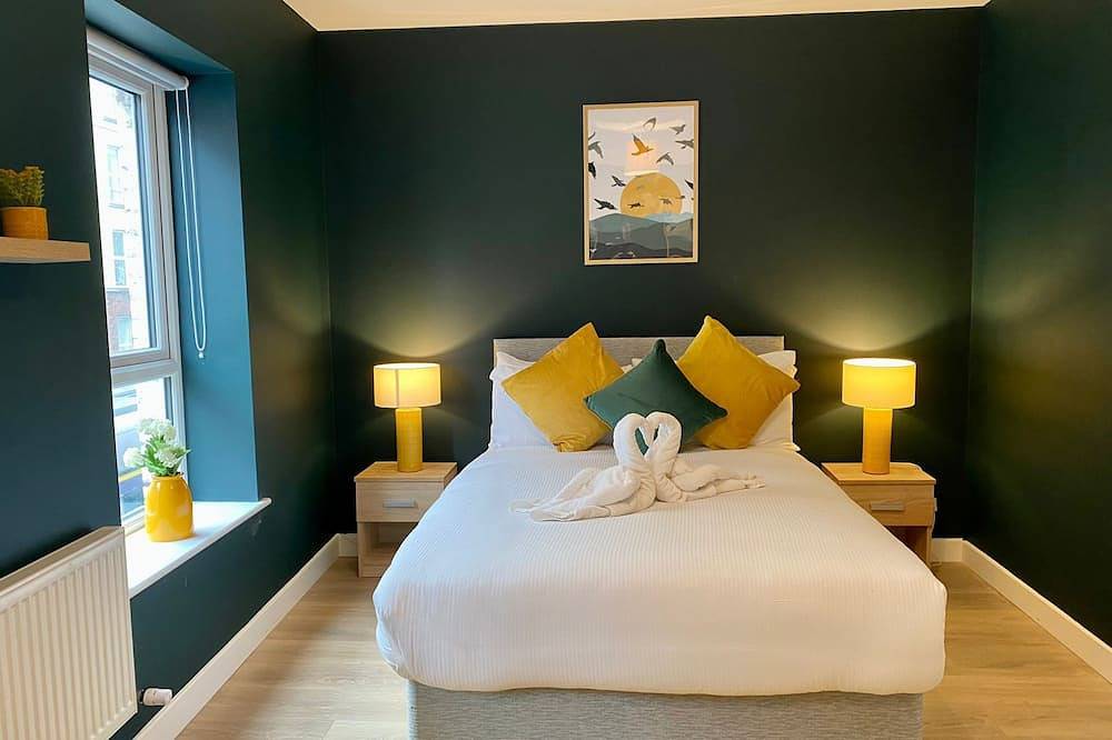 The Large Group House by Shortstays - Dublin City Center - Sleeps 21 in Dublin, County Dublin