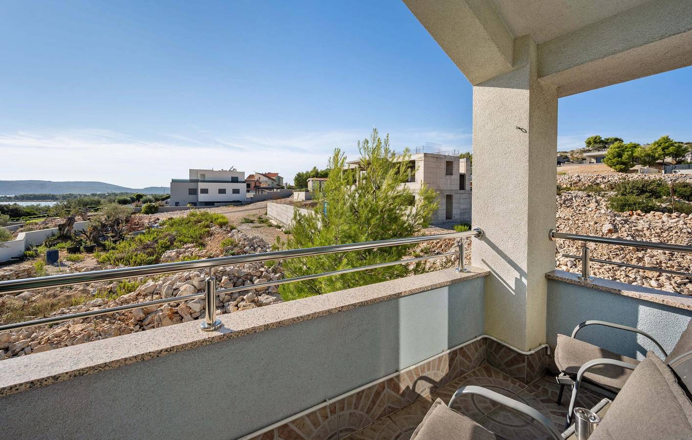 Entire holiday apartment, Sea View Apartment with Terrace, Wi-Fi, and Parking - 1.5km to Beach in Sibenik, Šibenik-Knin