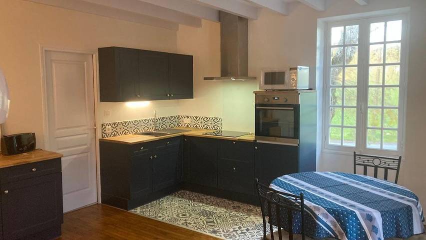 Location de vacances pour 2 personnes, avec Terrasse et Jardin ainsi que Piscine et Vue à Saint-Hilaire-de-Villefranche - 3