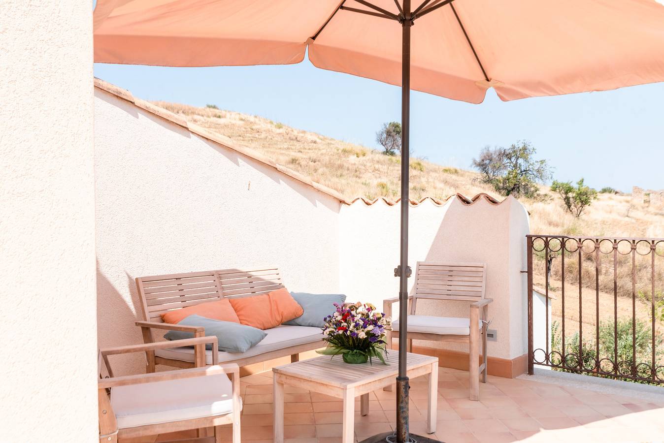 Entire apartment, Apartment 'Le 3 Rose - Tea' with Lake View, Wi-Fi and Air Conditioning in Montallegro, Agrigento Province