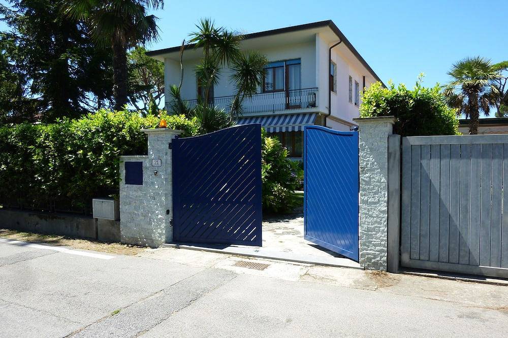 Schöne Villa mit Garten in Forte dei Marmi 400 m vom Meer, Wi-Fi, Klimaanlage in Forte dei Marmi, Italienische Riviera