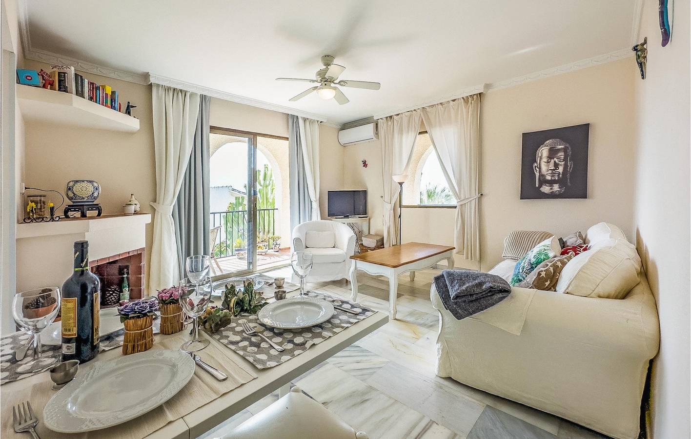 Geheel vakantieappartement, Appartement met zeezicht, zwembad en WiFi in Urbanizacion Fuentelegrales, Mijas