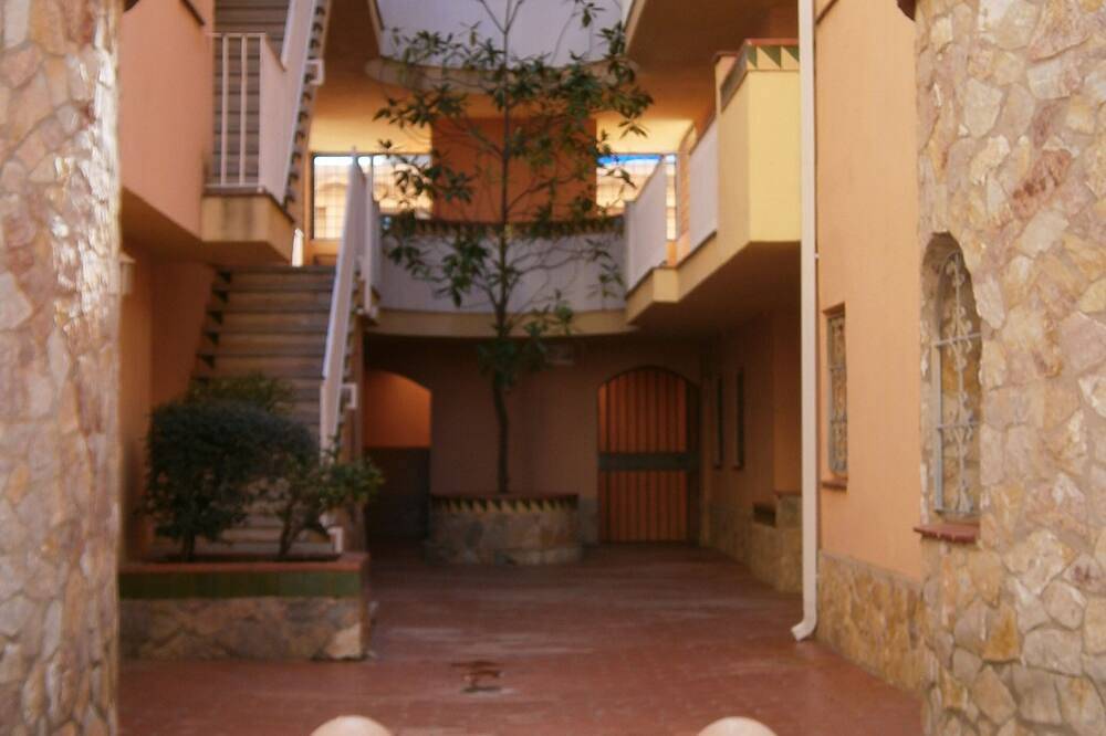 Entire apartment, Apartment with terrace close to shops and the beach in Empuriabrava, Upper Empordà