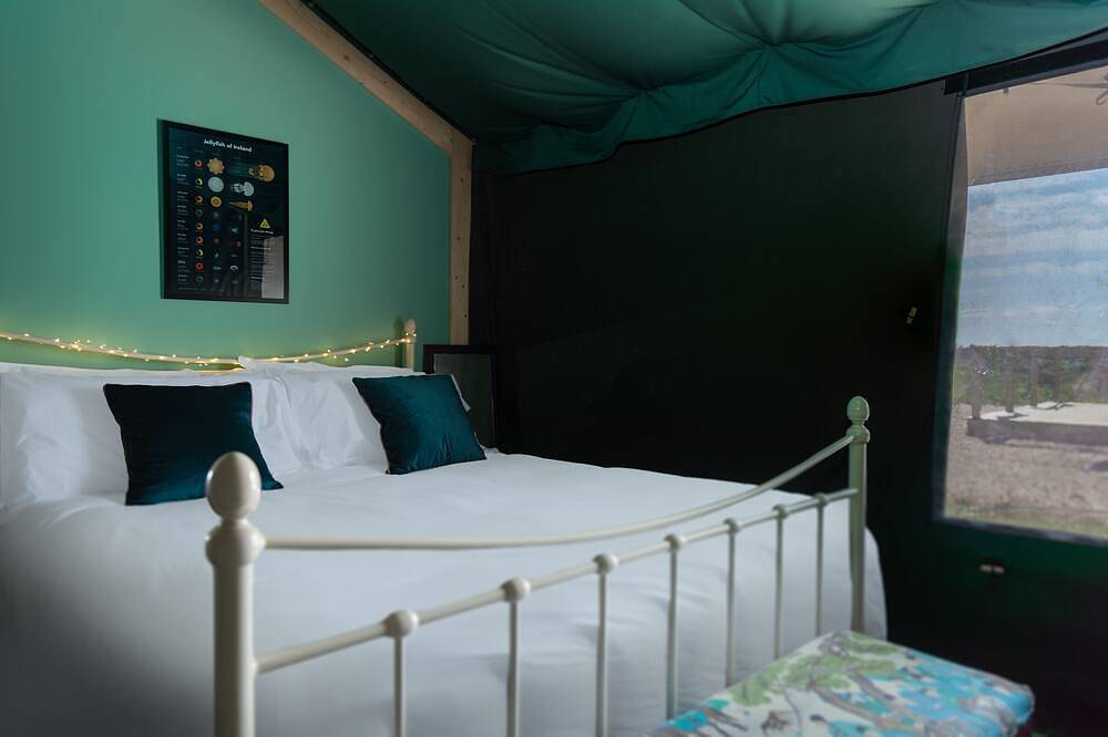 Luxury safari tent sleeps 6. Wild Atlantic Way Connemara near beach/Aran Islands in Connemara