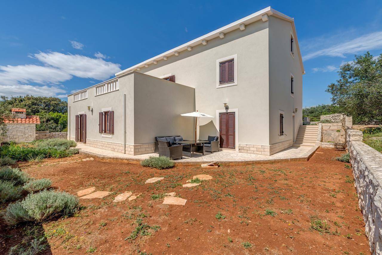Ganze Ferienwohnung, Tolle Wohnung in Okrug Donji mit Großer Terrasse in Okrug Donji, Ciovo