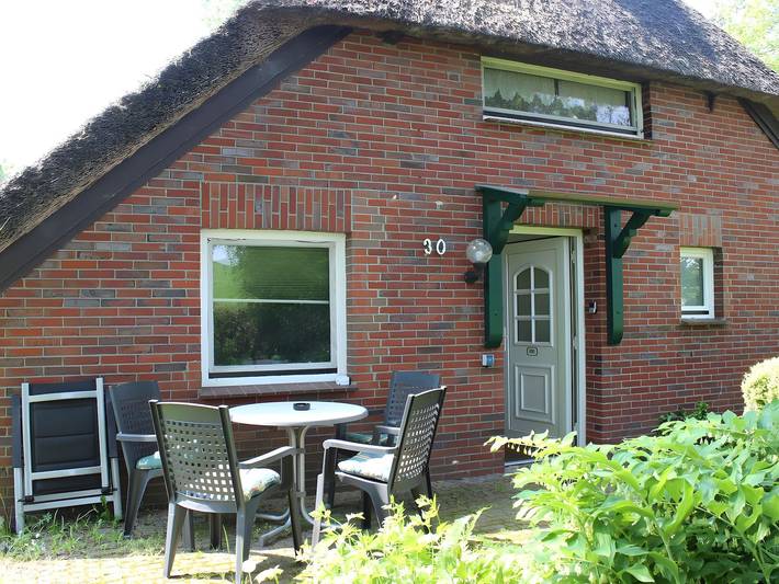 Ferienpark für 5 Personen, mit Terrasse und Garten in Burhave
