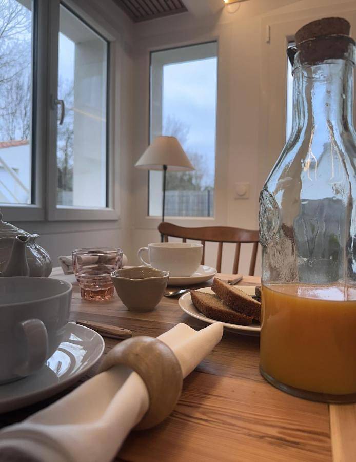 Chambre d’hôte pour 2 personnes, avec piscine et vue ainsi que terrasse et jardin à Châtelaillon-Plage - 2