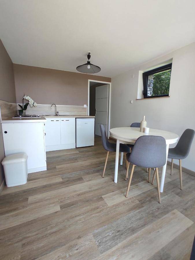 Gîte pour 2 personnes, avec terrasse et vue à Le Pertuis