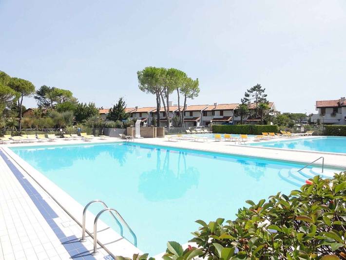 Filter.villa_pool.vacation_apartment für 7 Personen, mit Balkon und Garten in Bibione