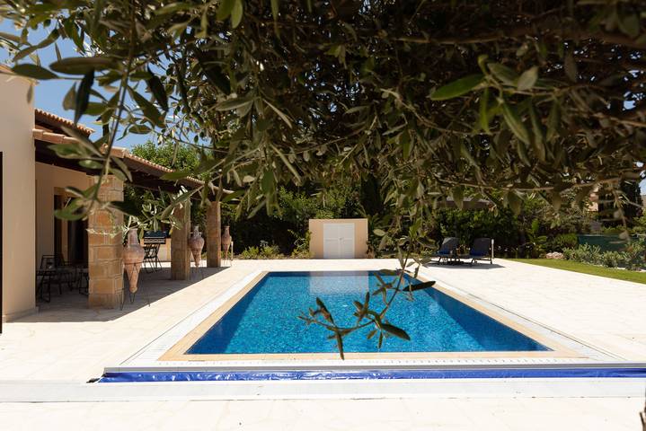 Villa for 4 people, with pool and children pool as well as garden, child-friendly in Cyprus