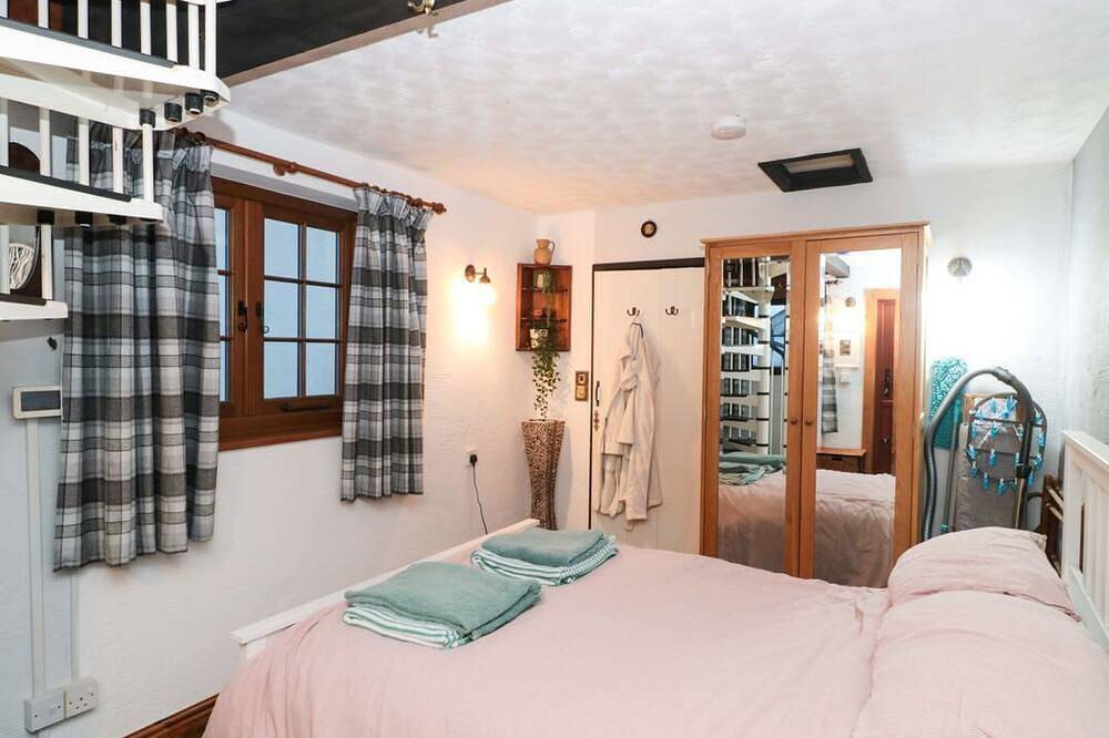 Sammy Hakes Cottage, Watchet in Watchet, Somerset