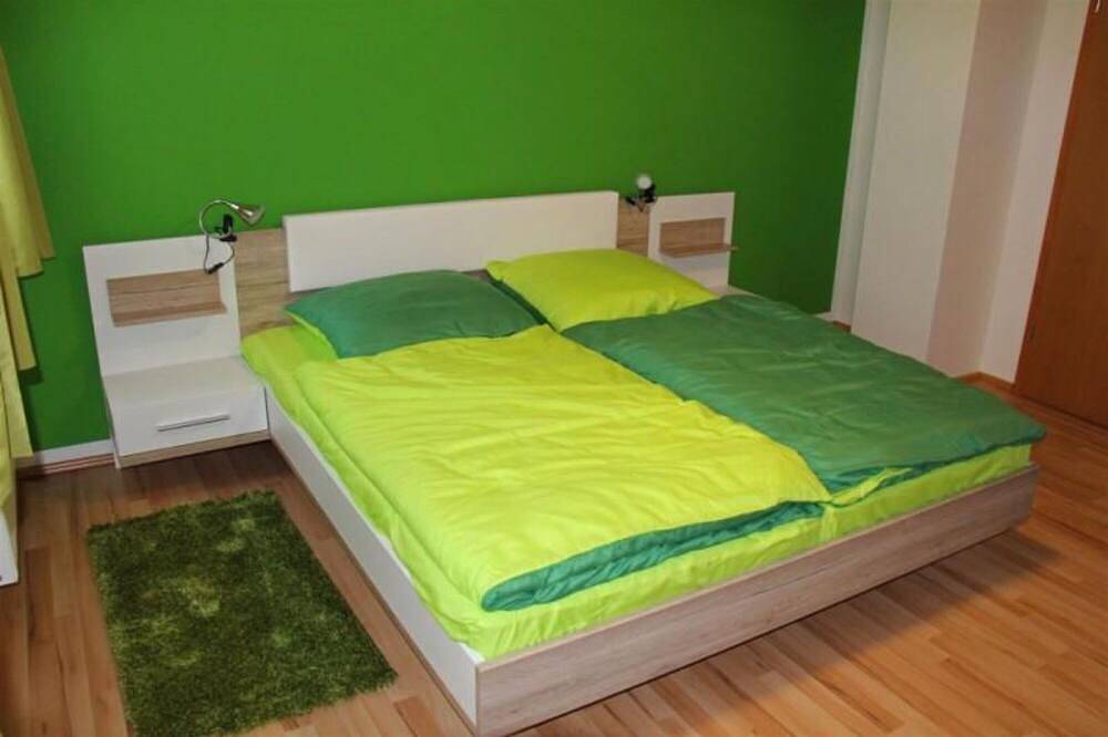 Ganze Wohnung, Ferienwohnung 110qm, 3 Schlafzimmer, max. 6 Personen in Gomadingen, Neckar-Alb