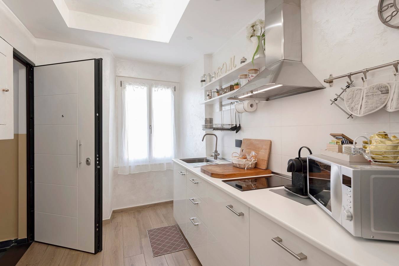 Appartamento intero, Appartamento 'The Hemme's Home' con Wi-Fi e aria condizionata in Ponente (Genova), Genoa