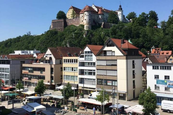 Ferienwohnung für 9 Personen, mit Balkon und Terrasse sowie Ausblick in Heidenheim