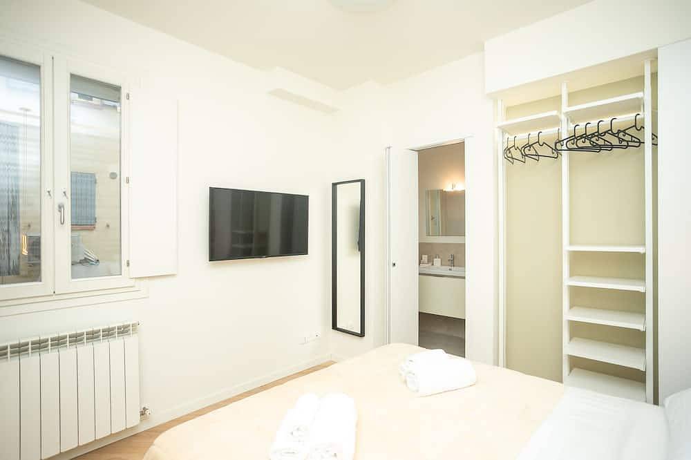 Entire apartment, Modena Centro Junior Suite Apartment in Modena, Modena Province