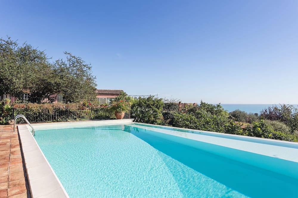 Villa Vanisia in Nizzeti, Aci Castello