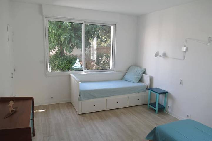 House in a green setting, with splendid view of the lake and 80m from its beaches! in Carcans, Médoc Regional Natural Park