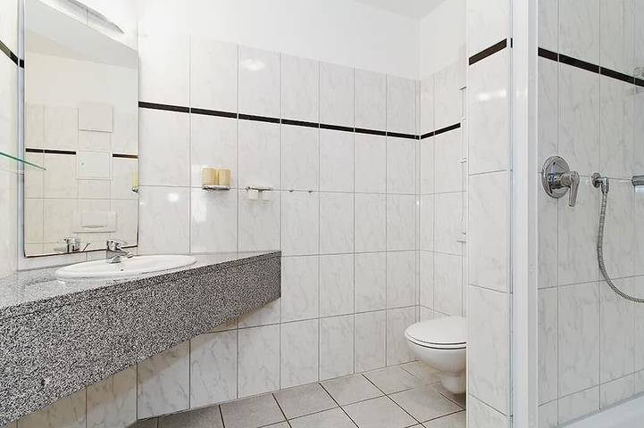 Ganze Wohnung, Ferienwohnung an der Ostsee mit Balkon und Pkw Stellplatz - nur 50 m zum Strand! in Kühlungsborn Weststrand, Kühlungsborn