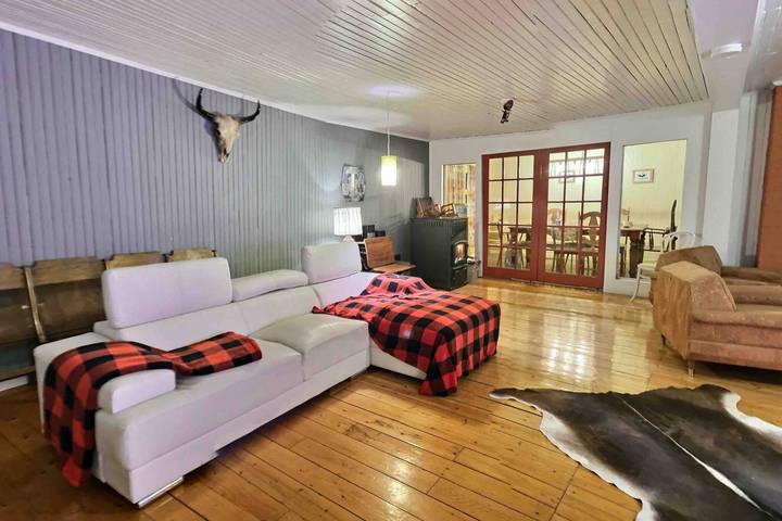 Vacation house for 24 people, with sauna and balcony/terrace, with pets in Canada