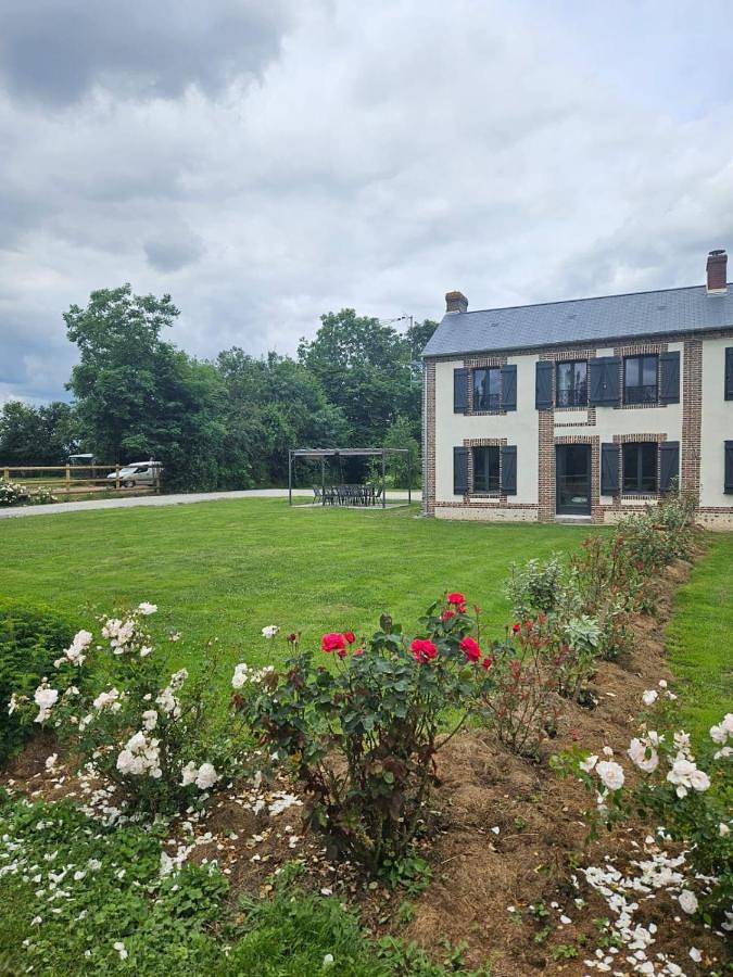 Location de vacances pour 5 personnes, avec jardin à Chéronvilliers