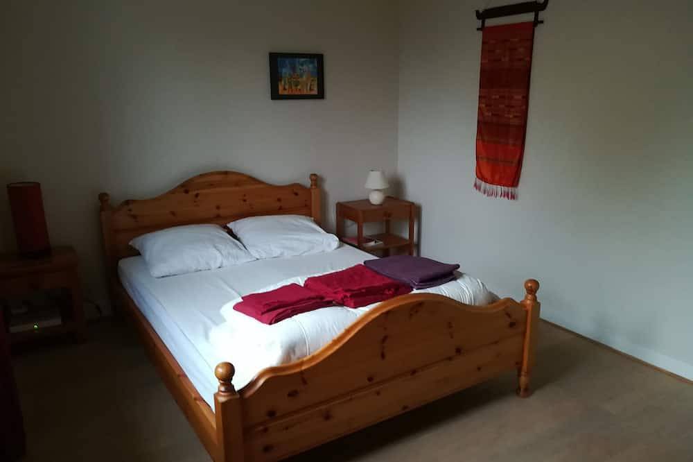 Spacious house in Normandy on the outskirts of Caen in Cormelles-le-Royal, Caen region