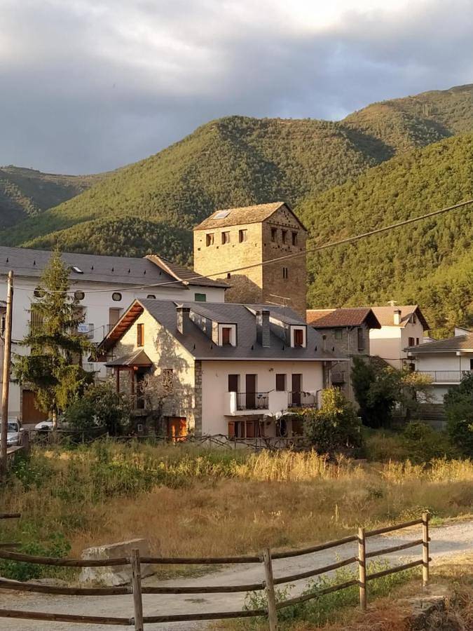 Casa rural para 4 personas, con jardín en Fiscal