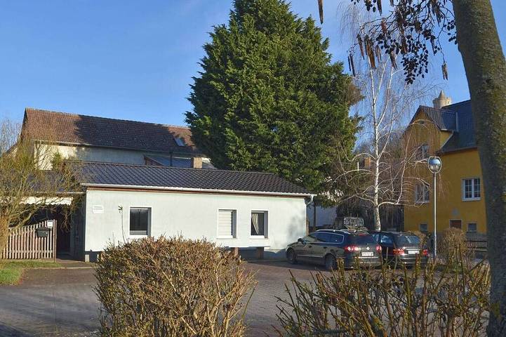 Ferienhaus für 4 Personen, mit Terrasse und Garten in Naumburg