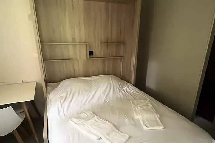 Gîte pour 3 personnes, avec terrasse et piscine, animaux acceptés à Bassignac