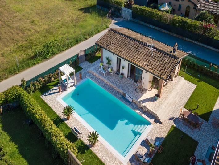 Villa pour 2 personnes, avec piscine ainsi que jardin et terrasse à Viareggio