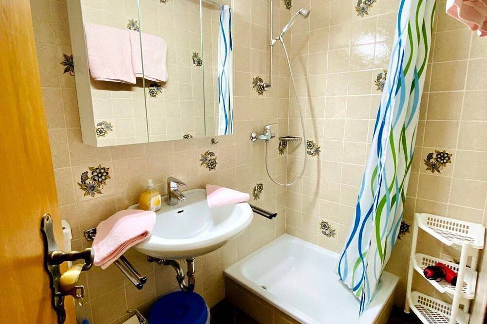 Ganze Wohnung, Haus Hochhäusler - Ferienwohnung 1 in Weissbach an der Alpenstrasse, Schneizlreuth