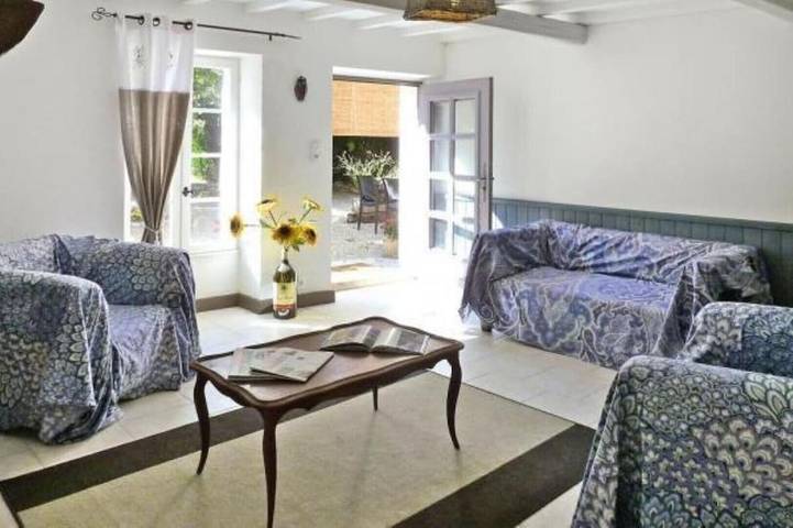 Location de vacances pour 4 personnes, avec vue ainsi que terrasse et piscine à Boulbon - 2