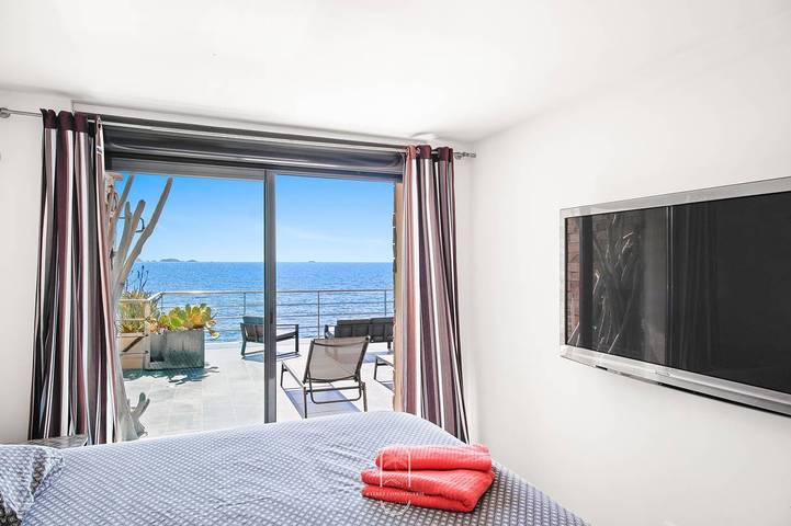 Gîte pour 6 personnes, avec terrasse et balcon/terrasse dans Plage de l'Almanarre - 4