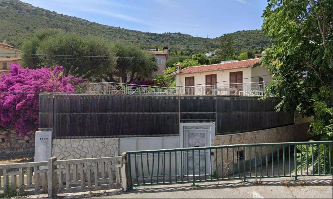Eden Cap : A delightful villa lodges 11 adults just one km away from Monte Carlo station in Beausoleil, Côte méditerranéenne (France)