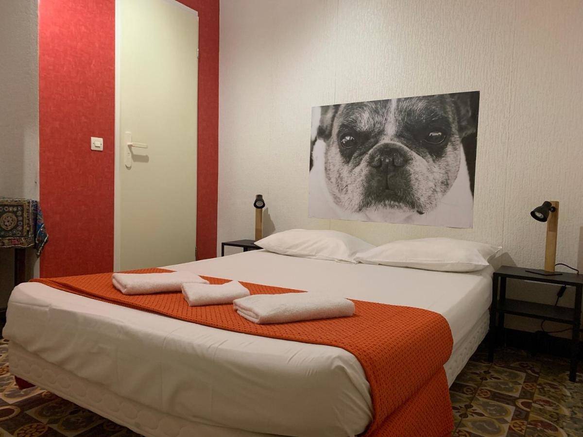 Basic Single Room with Shared Shower and Shared Toilet in Le Boulou, Région de Céret