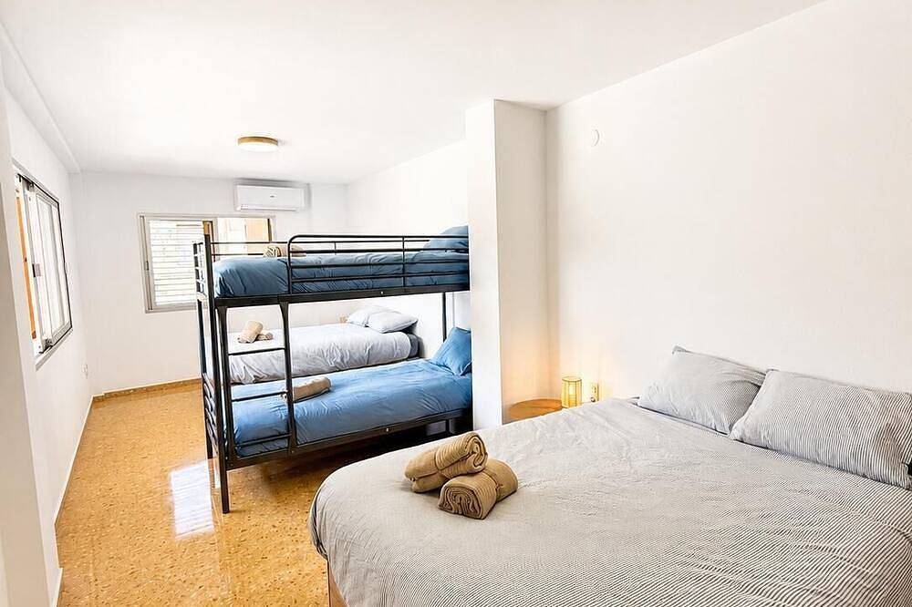 Naro's shelter in Chella, Valencia Provinz