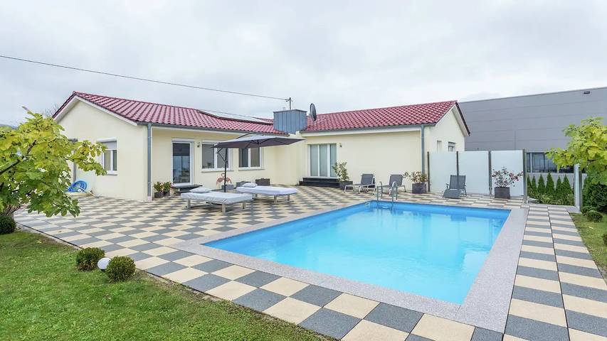 Gîte pour 5 personnes, avec jardin et piscine à Markdorf