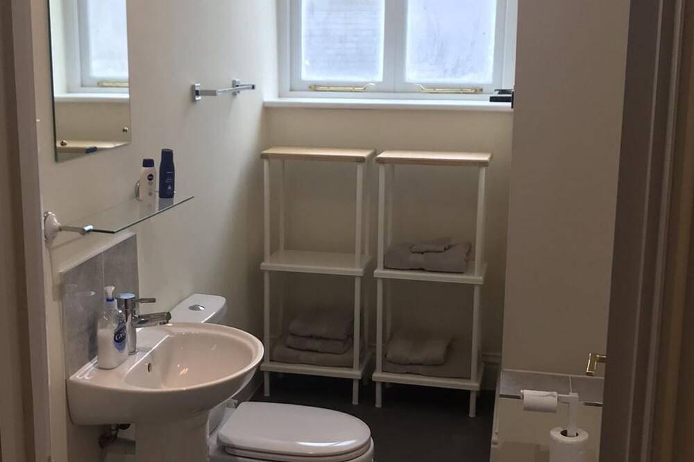 Ganze Wohnung, Windows Over Stroud Penthouse apartment with views in Stroud, Gloucestershire