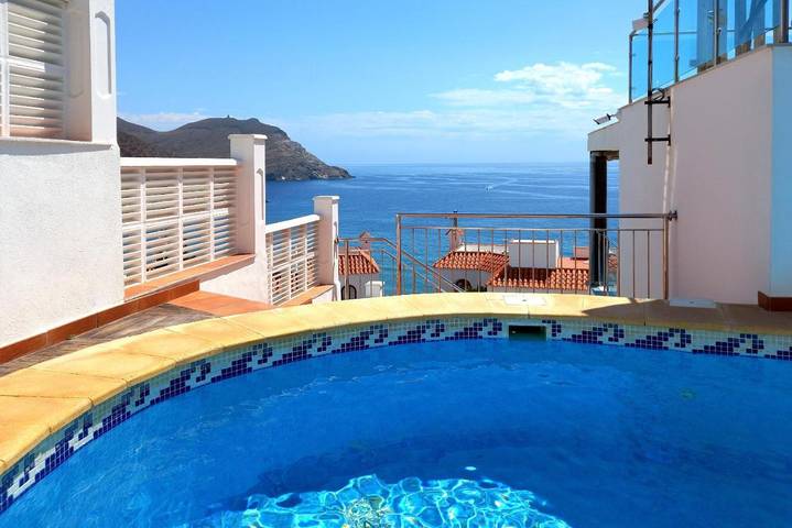 Ferienwohnung für 4 Personen, mit Ausblick und Pool sowie Terrasse - 1