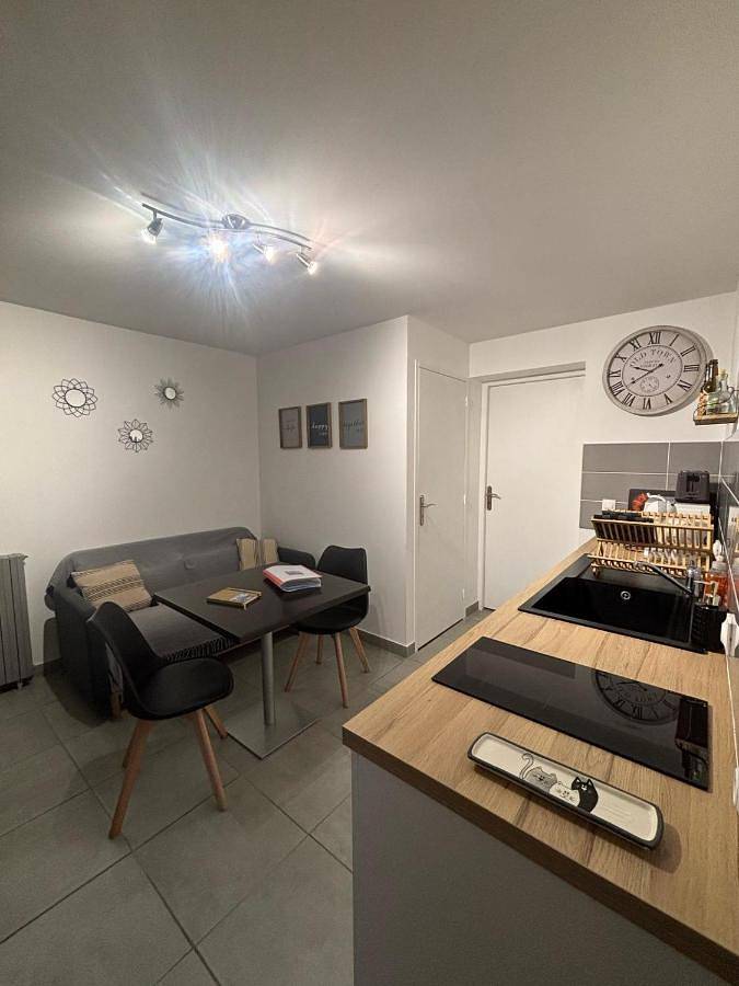 Gîte pour 4 personnes, avec Jacuzzi ainsi que Terrasse et Jardin à Aubin