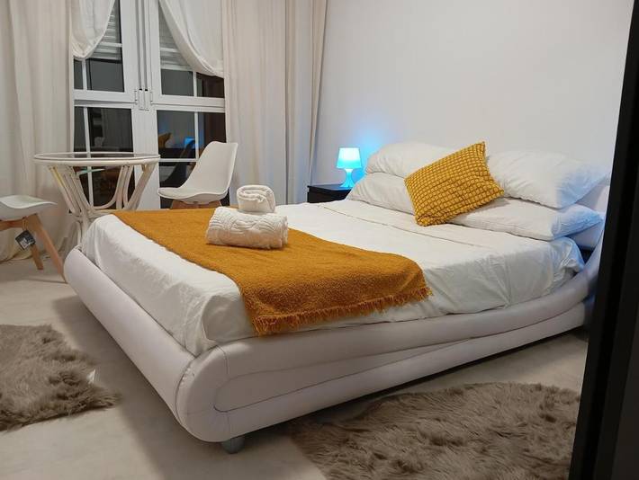 Cama y desayuno para 2 personas, con Balcón además de Jacuzzi y Vistas en Algeciras