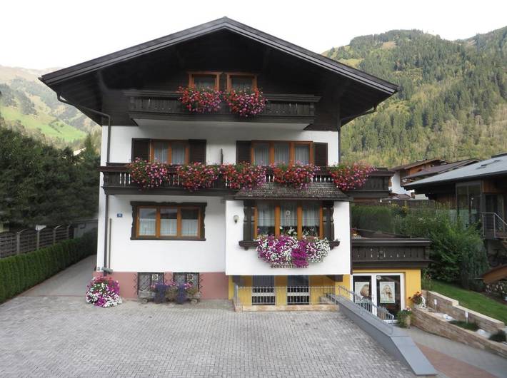 BnB für 3 Personen, mit Balkon und Terrasse sowie Garten und Ausblick in Dorfgastein