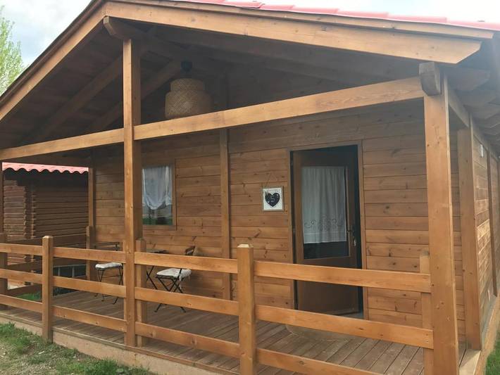 Camping pour 6 personnes, avec Terrasse ainsi que Jardin et Piscine