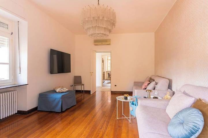 Ganze Wohnung, Beautiful spacious flat in the old town of Ivrea in Ivrea, Canavese