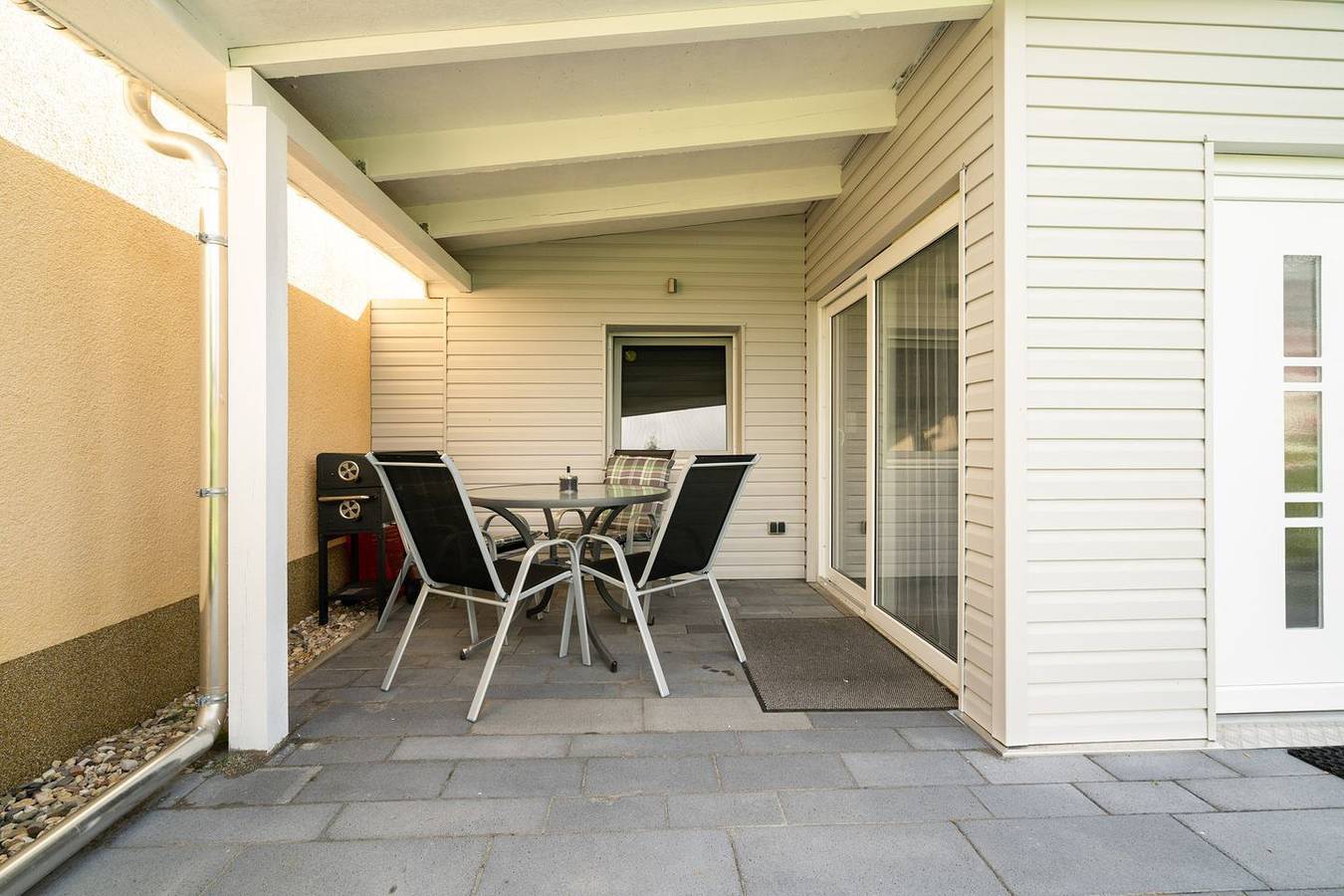 Modernes Ferienhaus Kira mit überdachter Terrasse und gemütlichem Garten in Rechlin in Rechlin, Müritz