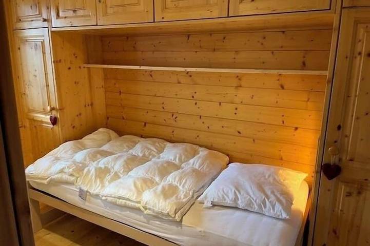 Ganze Wohnung, Helle und warme Wohnung für bis zu 4 Personen, im Erdgeschoss eines Chalets mit zwei Wohnungen. Es g in Saint Luc, Anniviers