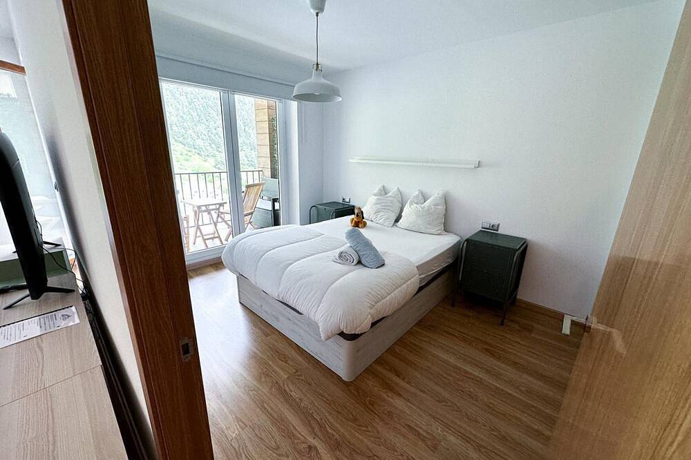 Entire apartment, 4-Person Apartment, 2 Bed, Arinsal, Parking Included in Arinsal, Pal Arinsal