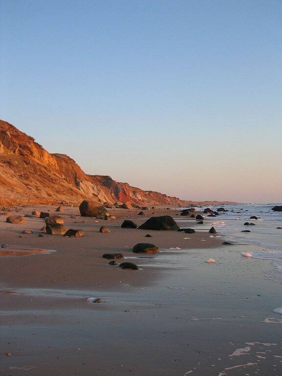 Vacation rental for 4 people, with yard and hot tub as well as terrace in Martha's Vineyard